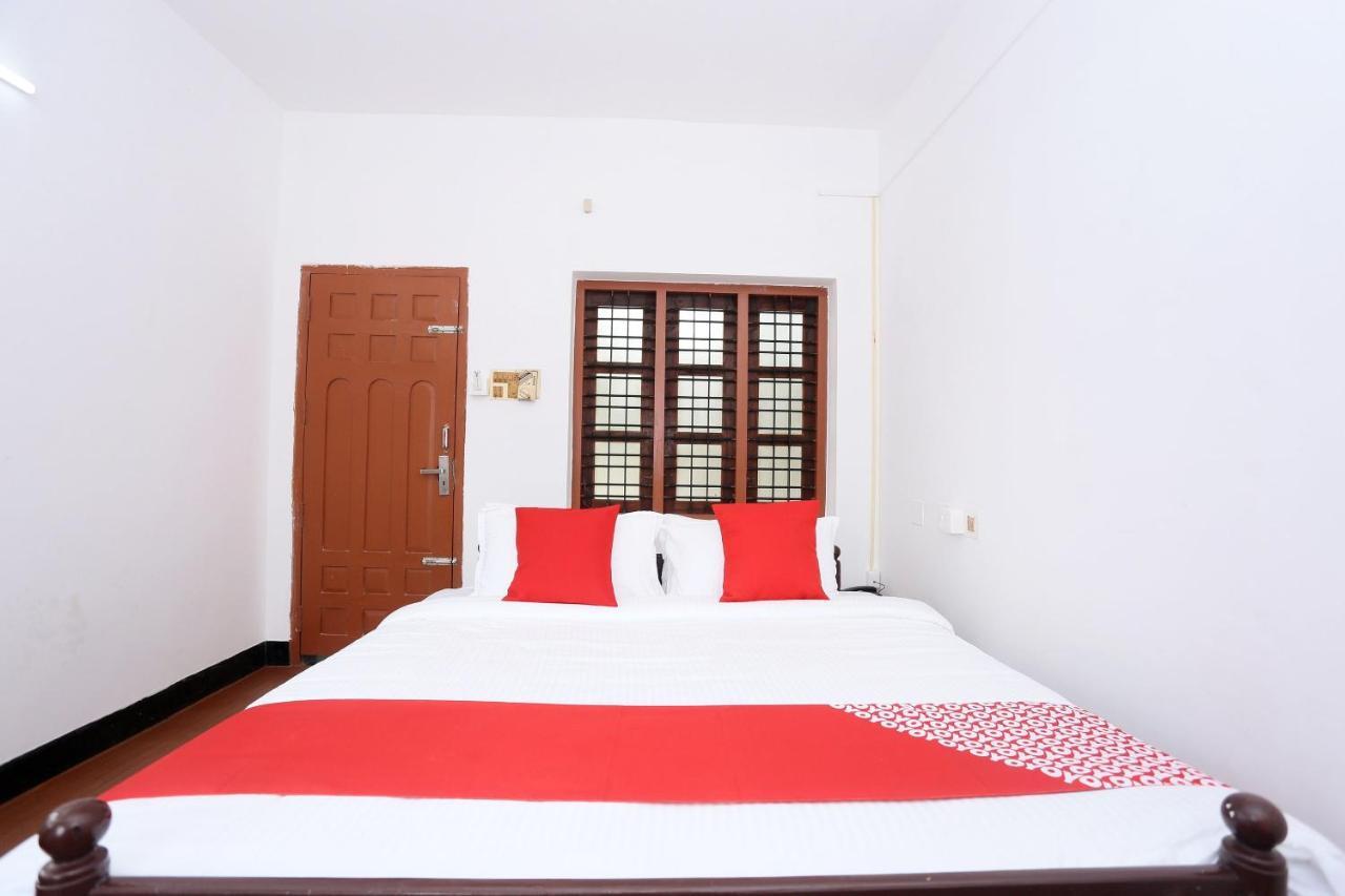 Oyo Flagship Kaveri Tourist Home Guruvāyūr Exteriér fotografie