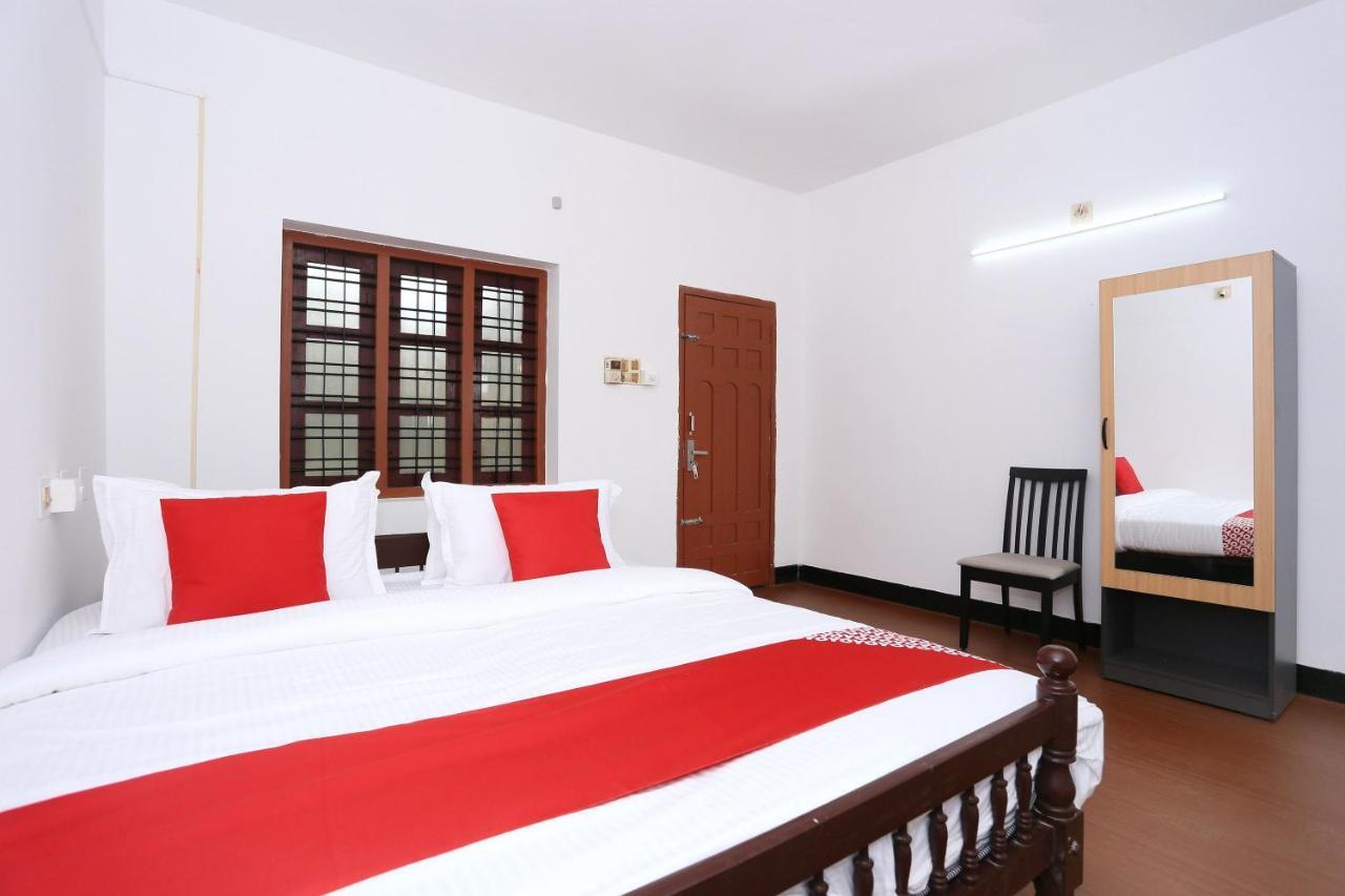 Oyo Flagship Kaveri Tourist Home Guruvāyūr Exteriér fotografie