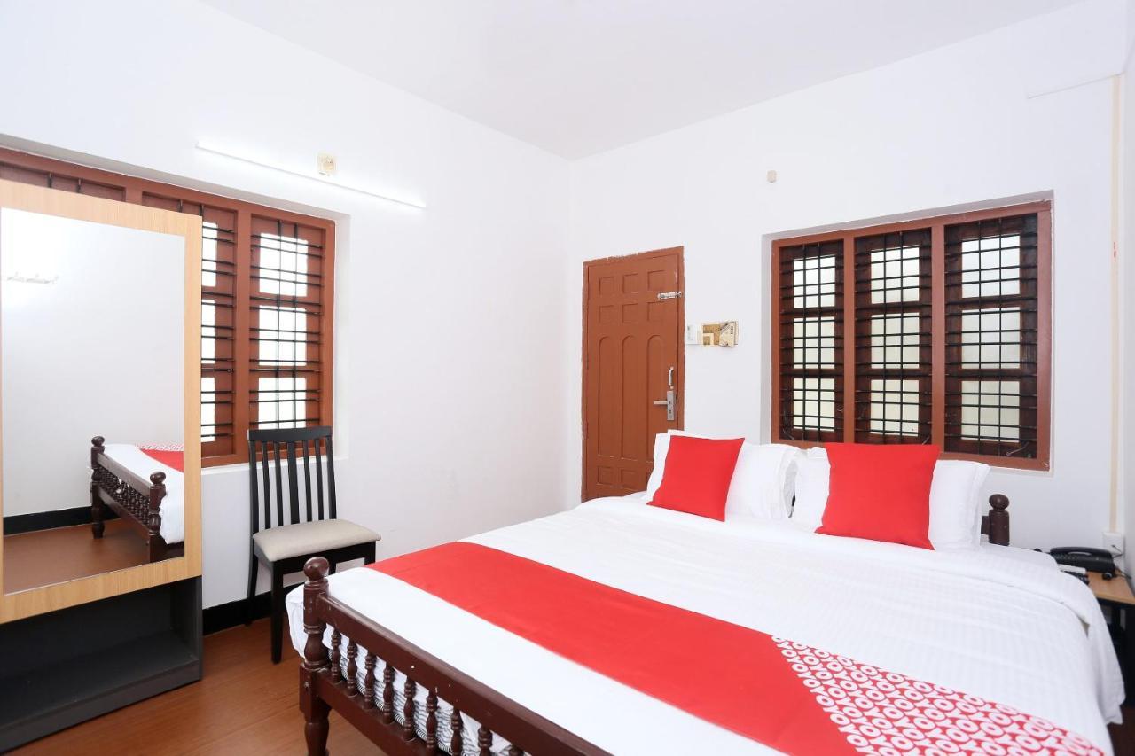 Oyo Flagship Kaveri Tourist Home Guruvāyūr Exteriér fotografie