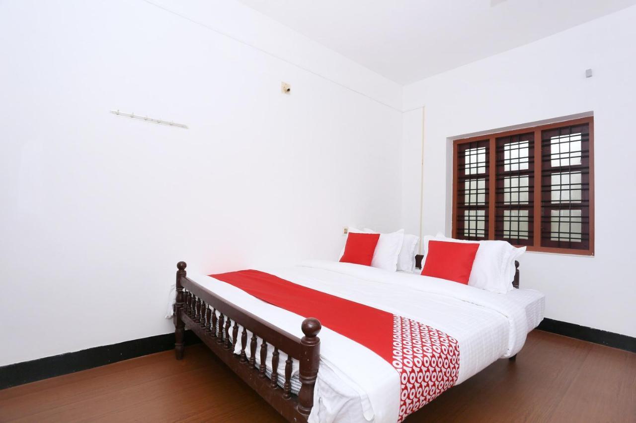 Oyo Flagship Kaveri Tourist Home Guruvāyūr Exteriér fotografie