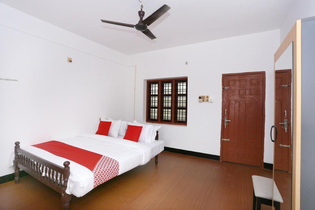 Oyo Flagship Kaveri Tourist Home Guruvāyūr Exteriér fotografie