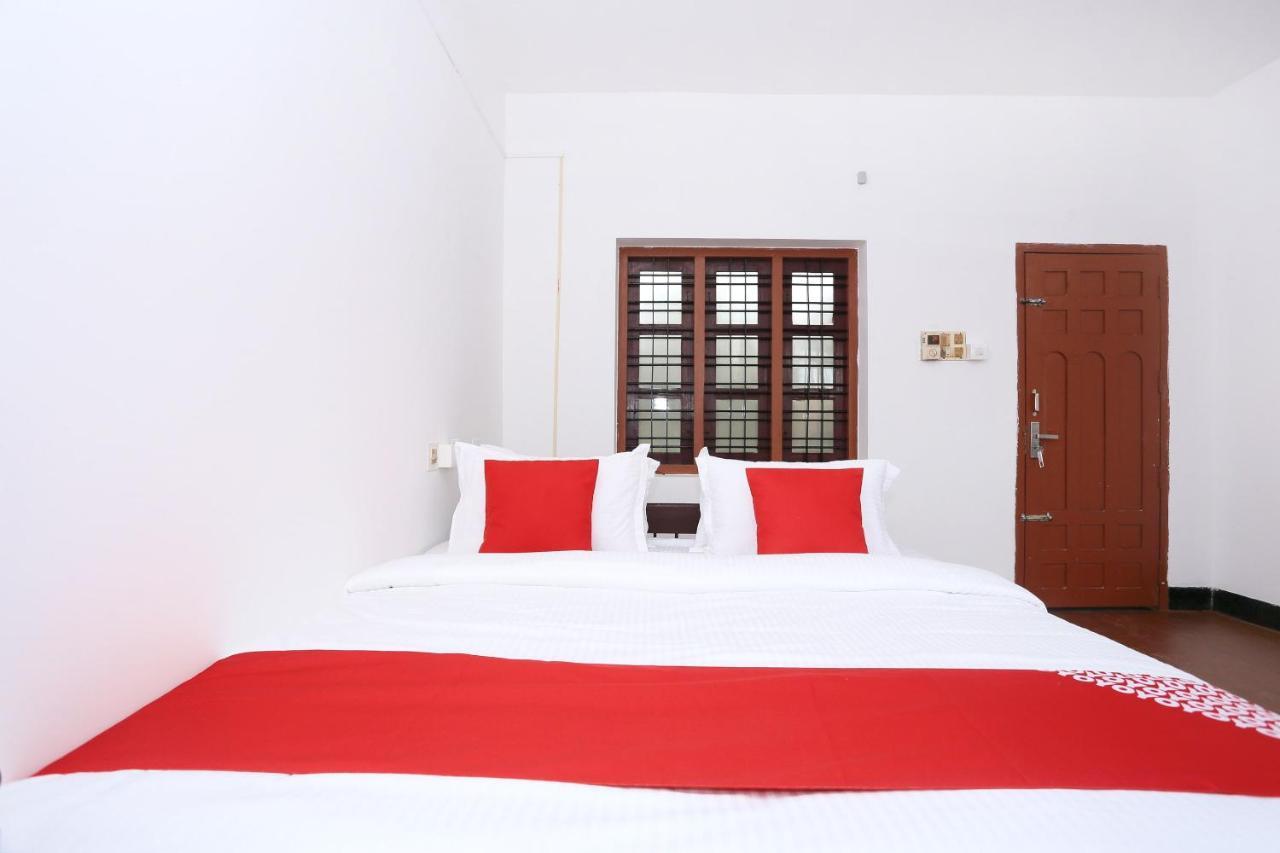 Oyo Flagship Kaveri Tourist Home Guruvāyūr Exteriér fotografie
