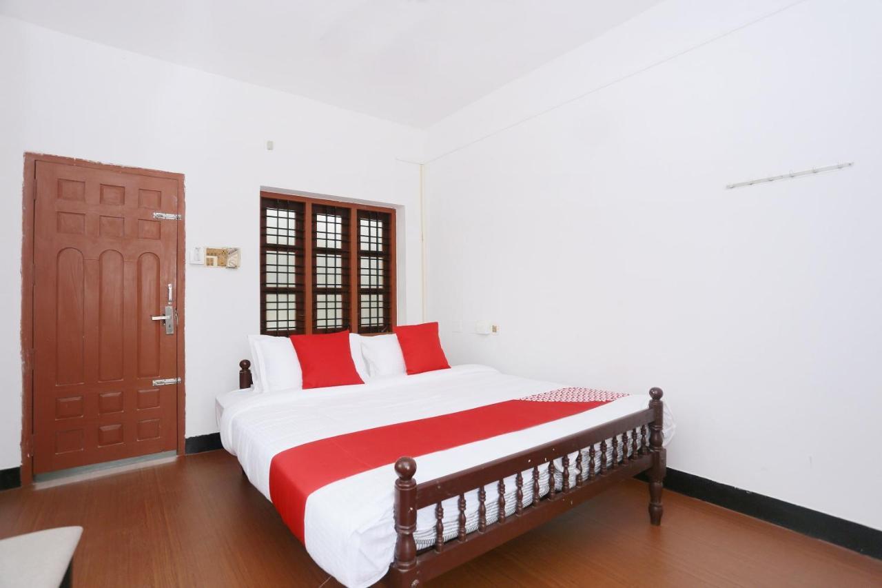 Oyo Flagship Kaveri Tourist Home Guruvāyūr Exteriér fotografie