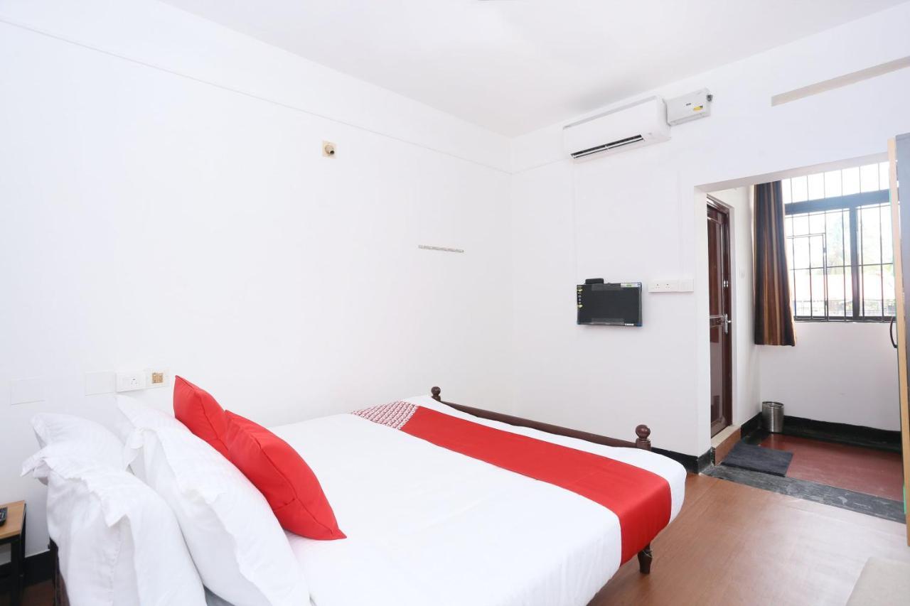 Oyo Flagship Kaveri Tourist Home Guruvāyūr Exteriér fotografie