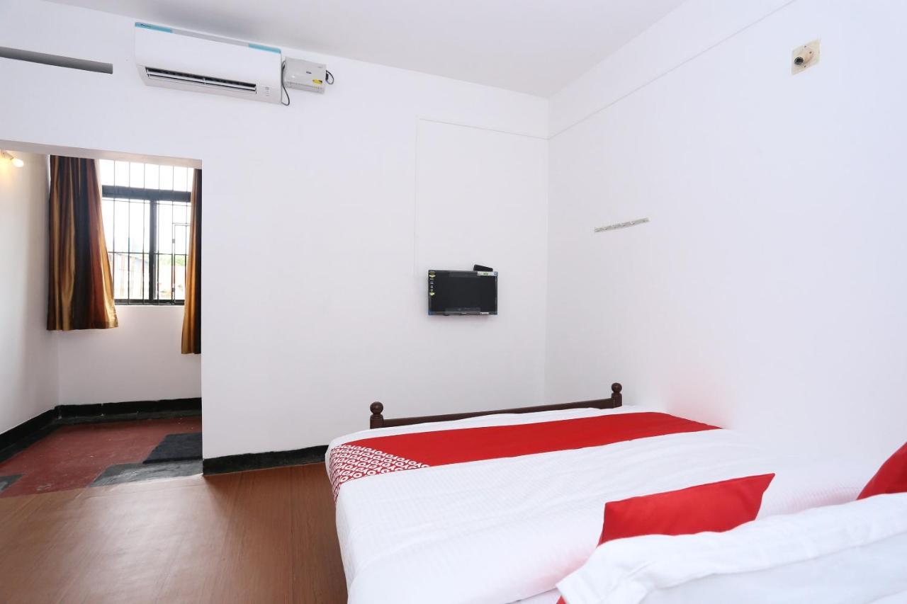 Oyo Flagship Kaveri Tourist Home Guruvāyūr Exteriér fotografie