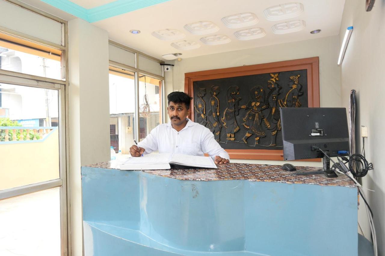 Oyo Flagship Kaveri Tourist Home Guruvāyūr Exteriér fotografie