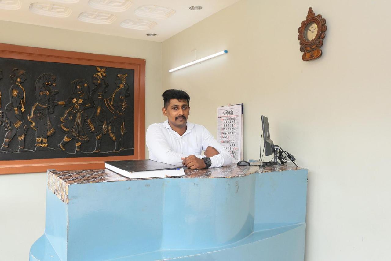 Oyo Flagship Kaveri Tourist Home Guruvāyūr Exteriér fotografie