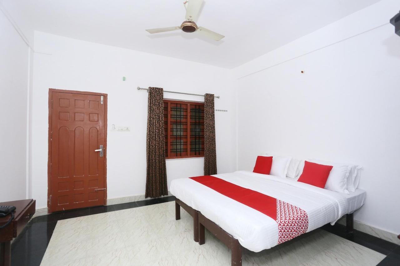 Oyo Flagship Kaveri Tourist Home Guruvāyūr Exteriér fotografie